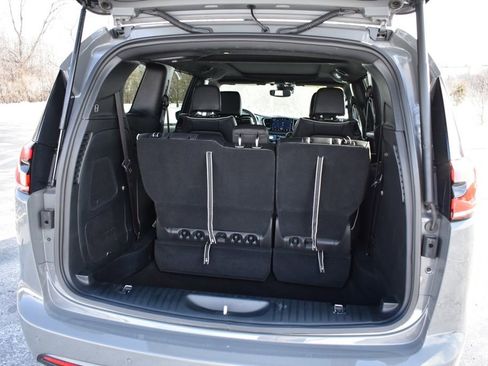 Certified 2025 Chrysler Pacifica Limited w/ Uconnect Theater Family Group image 34