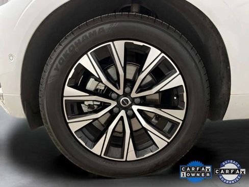 Used 2023 Volvo XC60 B5 Plus image 29