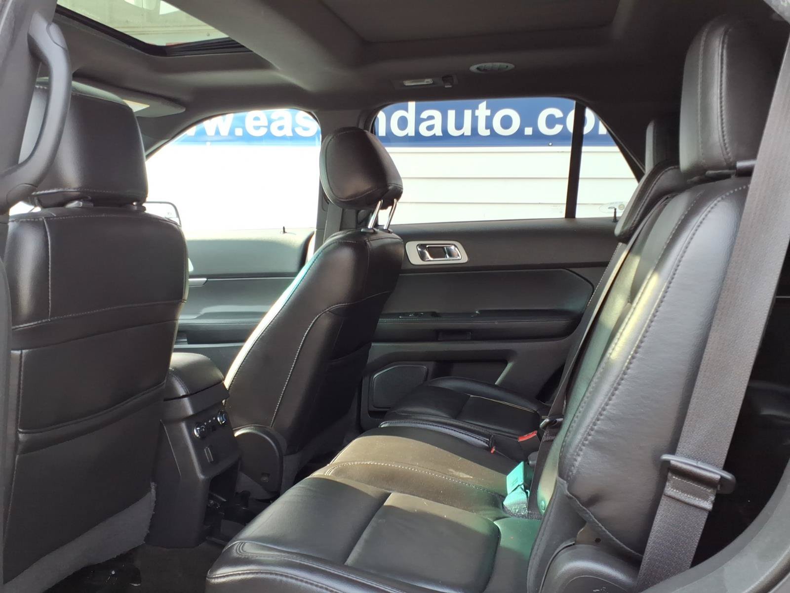 Used 2014 Ford Explorer XLT w/ Equipment Group 202A AWD/4WD image 11