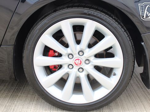 Used 2014 Jaguar XF 3.0 RWD image 9