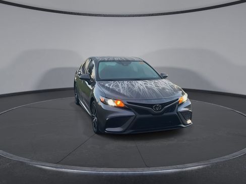 Used 2024 Toyota Camry SE FWD image 3