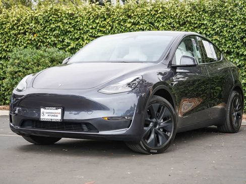 Used 2025 Tesla Model Y Long Range AWD/4WD image 1