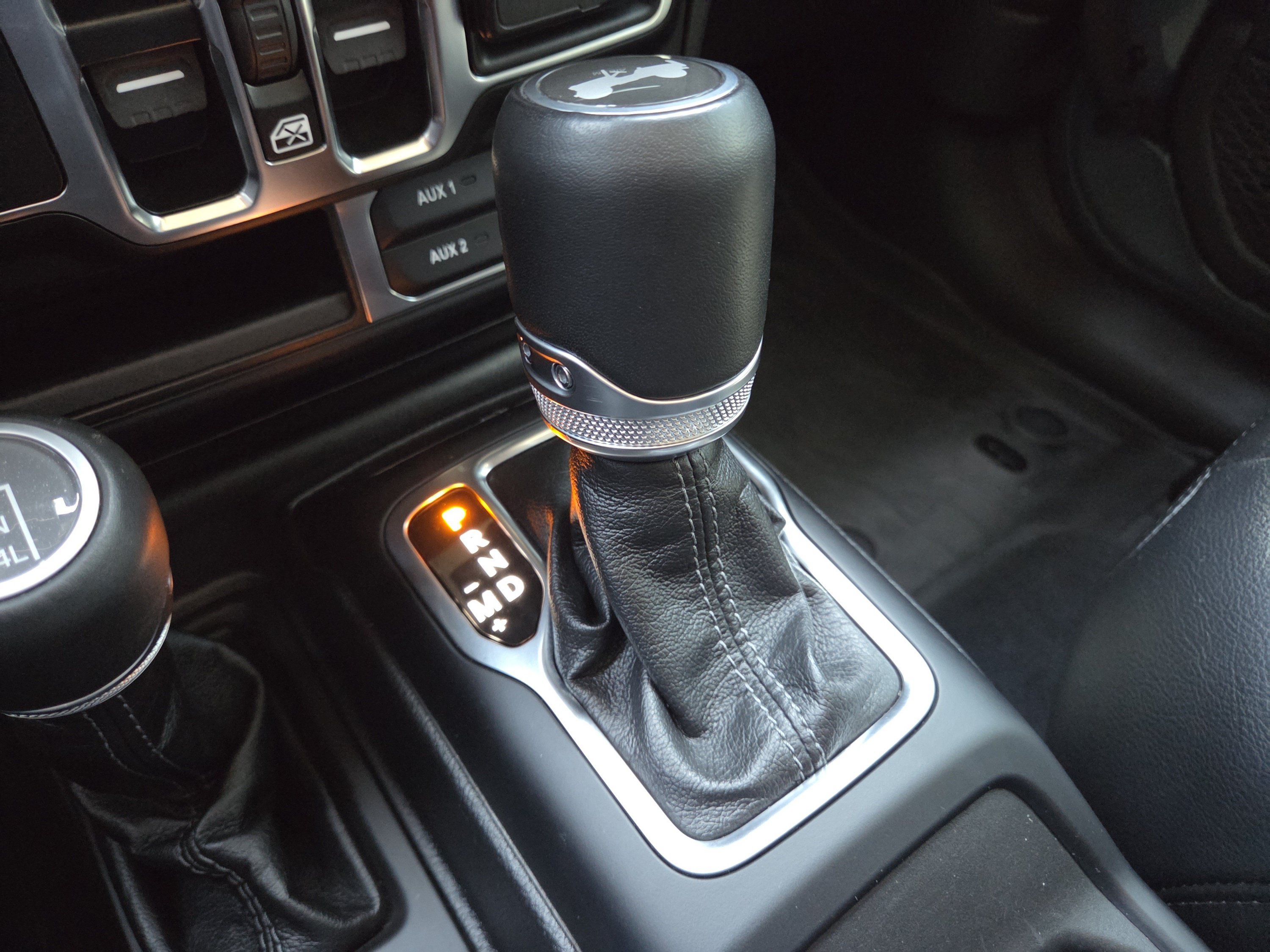 Used 2024 Jeep Wrangler Unlimited Sahara w/ Technology Group AWD/4WD image 37