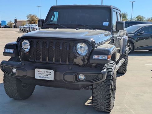 Used 2022 Jeep Gladiator Willys image 7