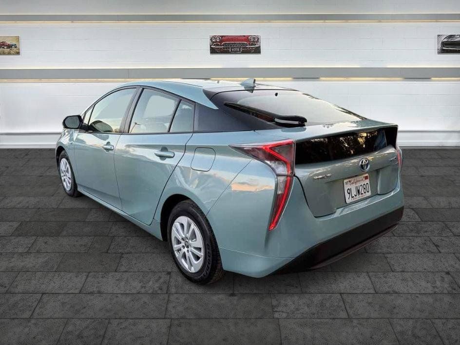 Used 2016 Toyota Prius Two FWD image 5