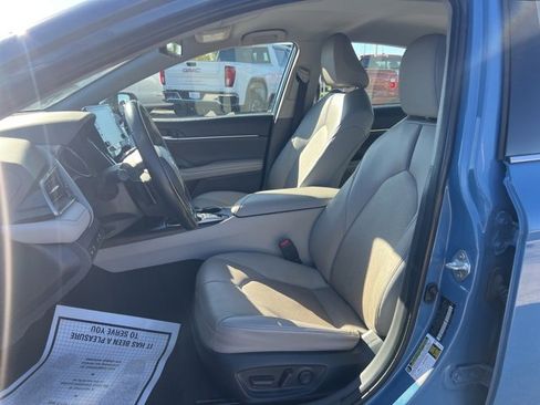 Used 2023 Toyota Camry XSE image 13