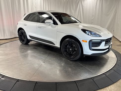 Used 2024 Porsche Macan image 10
