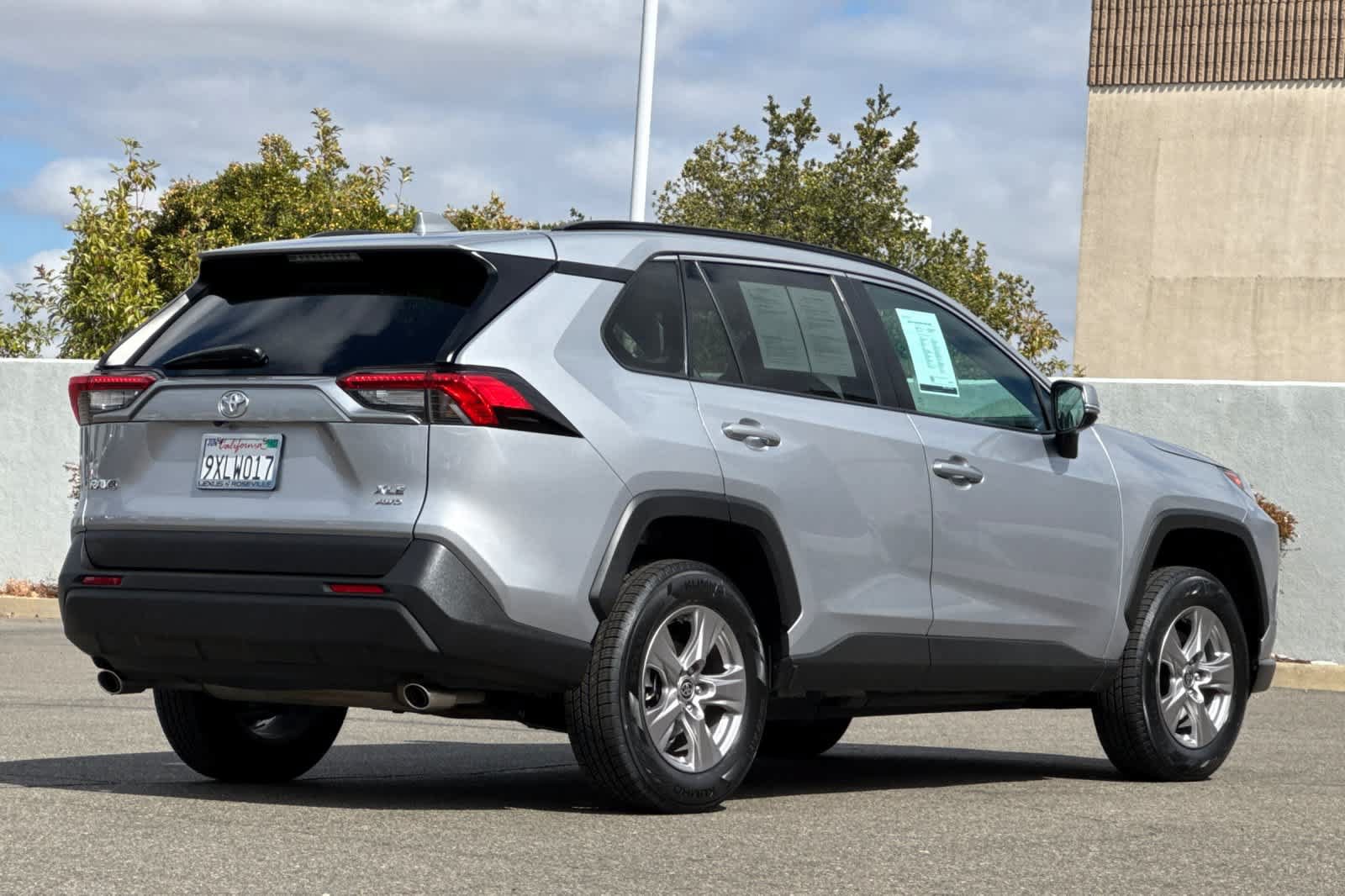 Used 2022 Toyota RAV4 XLE AWD/4WD image 2
