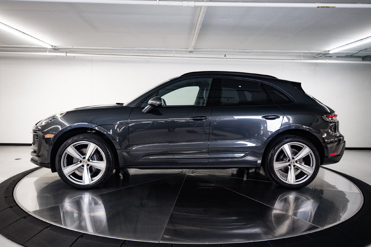 Certified 2026 Porsche Macan AWD/4WD image 2