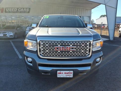 Used 2019 GMC Canyon Denali image 2
