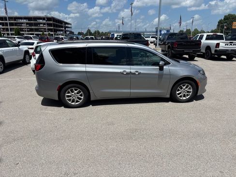 Used 2021 Chrysler Voyager Lxi FWD image 6
