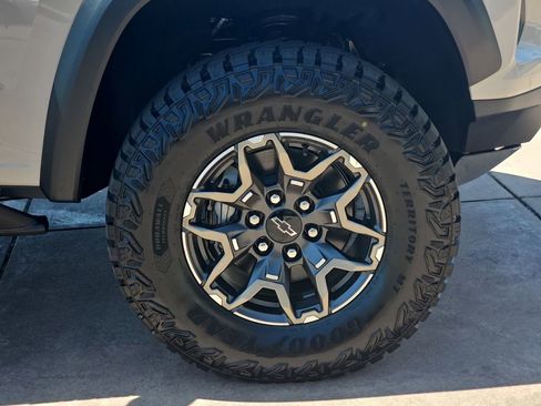 New 2026 Chevrolet Colorado ZR2 w/ Technology Package AWD/4WD image 39