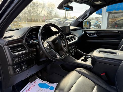 Used 2022 Chevrolet Suburban Z71 w/ Luxury Package image 9