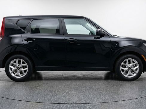 Used 2025 Kia Soul LX w/ LX Technology Package image 11