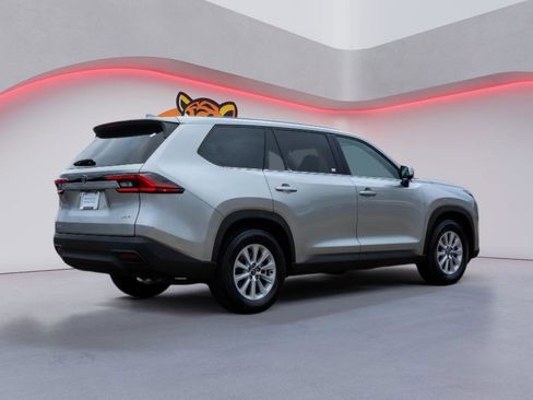 Used 2025 Toyota Grand Highlander FWD image 5