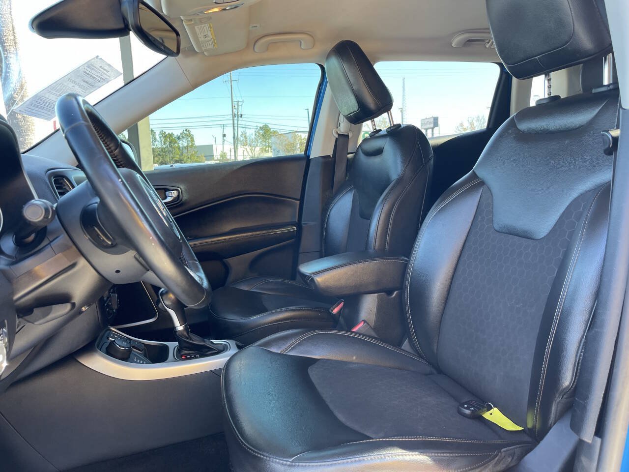 Used 2018 Jeep Compass Latitude w/ Popular Equipment Group AWD/4WD image 9