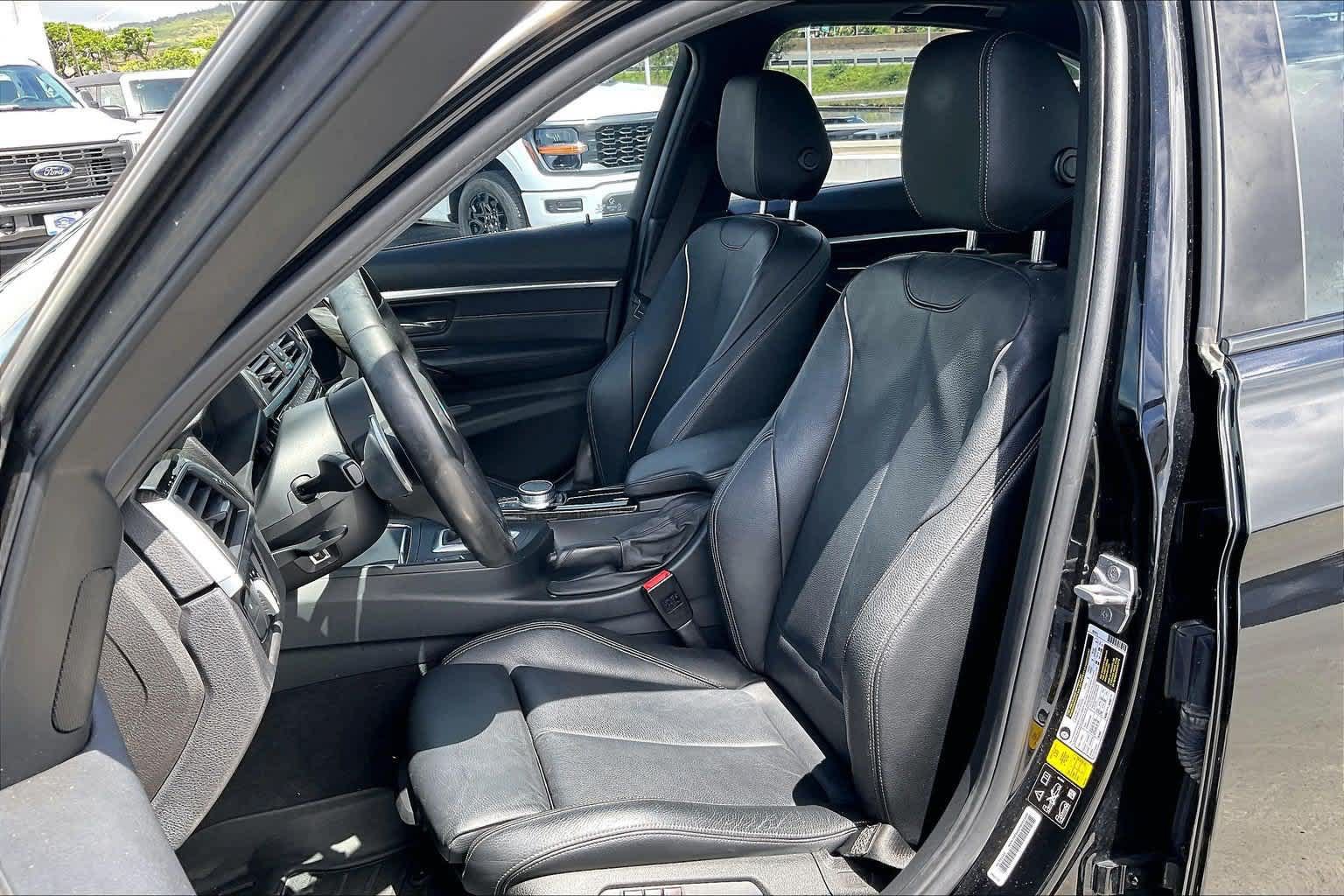 Used 2017 BMW 330i xDrive Sedan AWD/4WD image 11