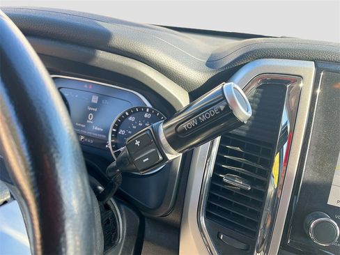 Used 2021 Nissan Titan SV w/ SV Convenience Package image 17