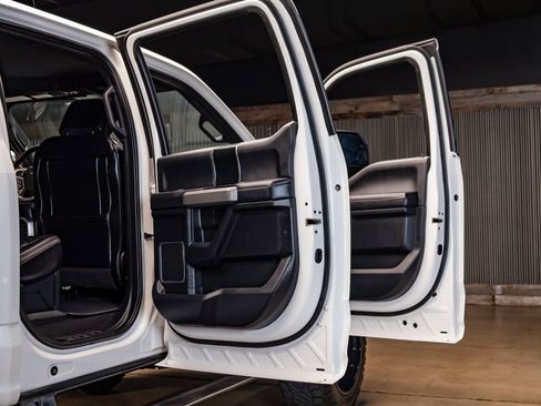 Used 2020 Ford F250 Platinum w/ FX4 Off-Road Package image 32