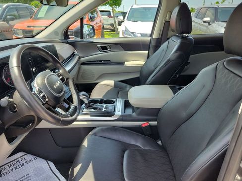 Used 2024 Kia Carnival LX FWD image 19