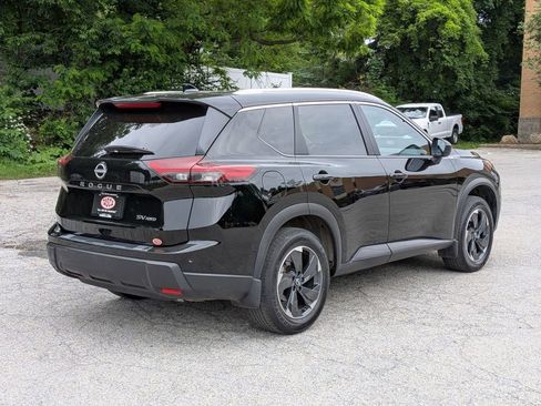 Used 2024 Nissan Rogue SV w/ SV Premium Package AWD/4WD image 3