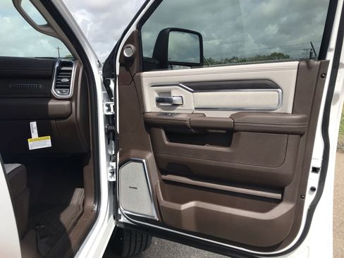 New 2025 RAM 2500 Laramie AWD/4WD image 14