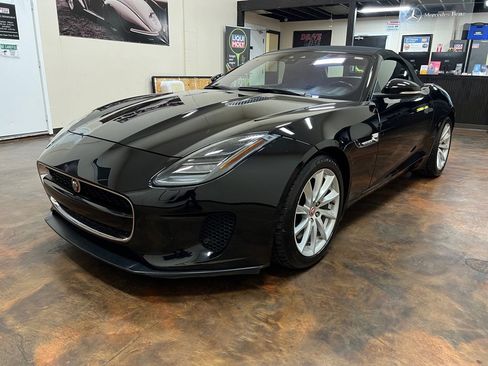 Used 2019 Jaguar F-TYPE image 17