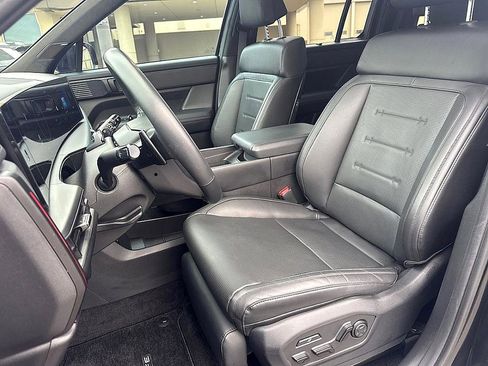 Used 2025 Hyundai Santa Fe Calligraphy image 15