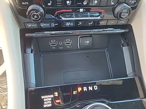 New 2025 Jeep Grand Cherokee Limited w/ Luxury Tech Group II AWD/4WD image 29