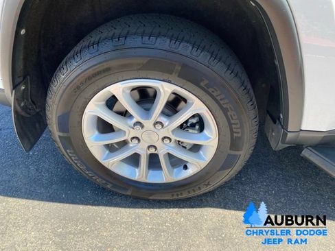 Used 2022 Jeep Grand Cherokee Laredo E AWD/4WD image 10