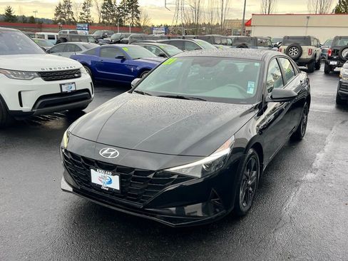 Used 2023 Hyundai Elantra SEL w/ Cargo Package image 4