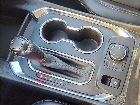 Used 2018 Chevrolet Traverse LT image 16