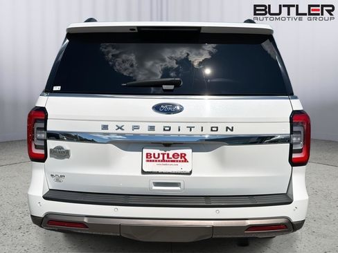 Certified 2024 Ford Expedition King Ranch RWD image 5