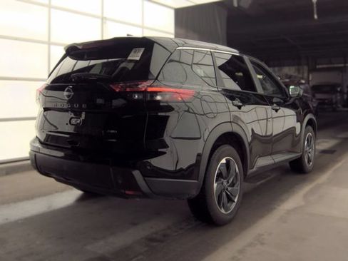 Used 2025 Nissan Rogue SV AWD/4WD image 3