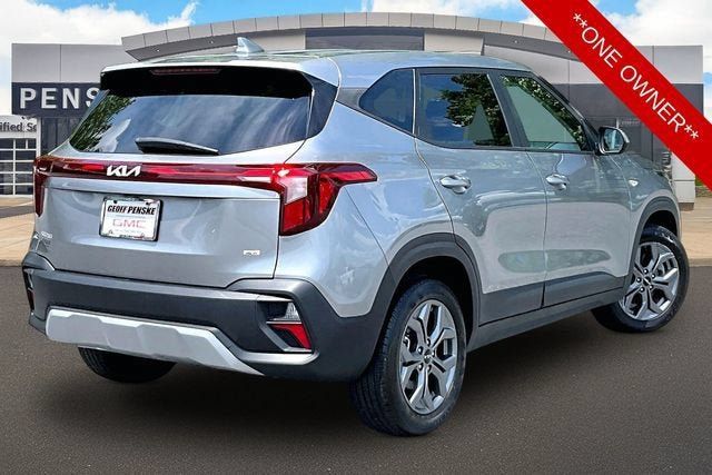 Used 2024 Kia Seltos LX AWD/4WD image 2