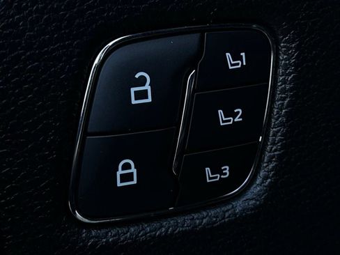 Used 2021 Ford F450 Platinum w/ FX4 Off-Road Package image 29