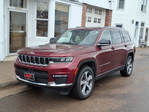 Used 2023 Jeep Grand Cherokee L Limited w/ Trailer Tow Group (B) image 2