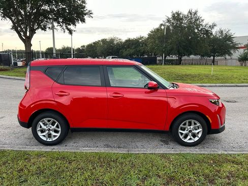 Used 2025 Kia Soul LX w/ LX Technology Package FWD image 7