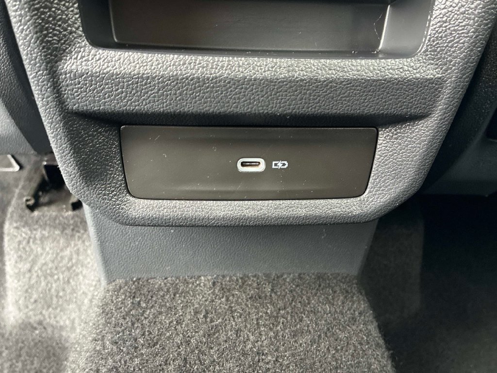Certified 2025 Volkswagen Taos SE AWD/4WD image 15
