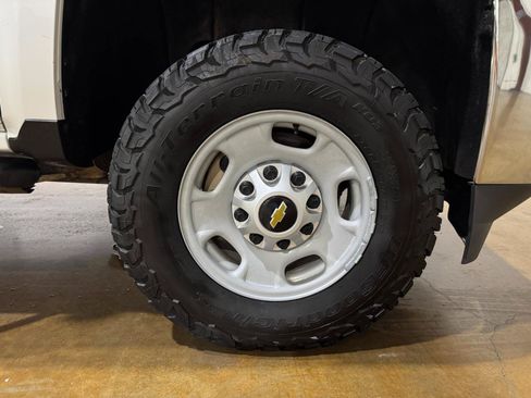 Used 2019 Chevrolet Silverado 2500 W/T AWD/4WD image 44