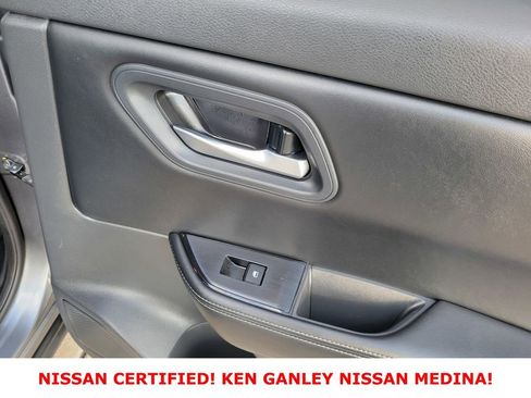 Certified 2025 Nissan Rogue SV image 47