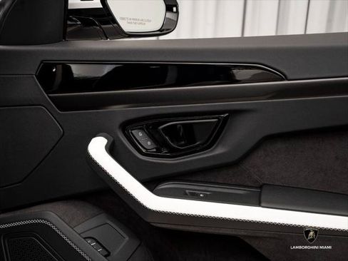 Used 2026 Lamborghini Urus SE AWD/4WD image 30
