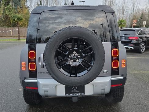 Used 2021 Land Rover Defender 110 SE image 6