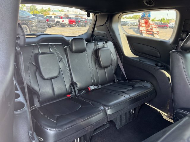 Certified 2024 Chrysler Pacifica Limited FWD image 15