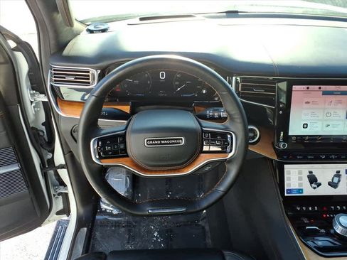 Used 2022 Jeep Grand Wagoneer Series III image 13