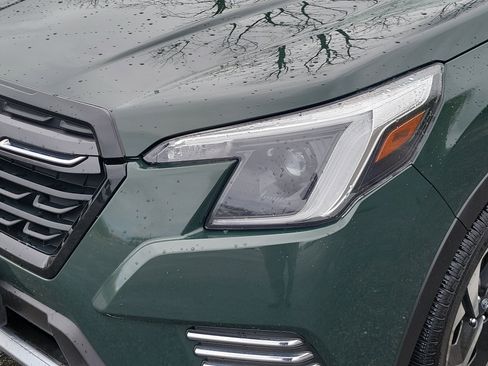 Used 2023 Subaru Forester Touring AWD/4WD image 9