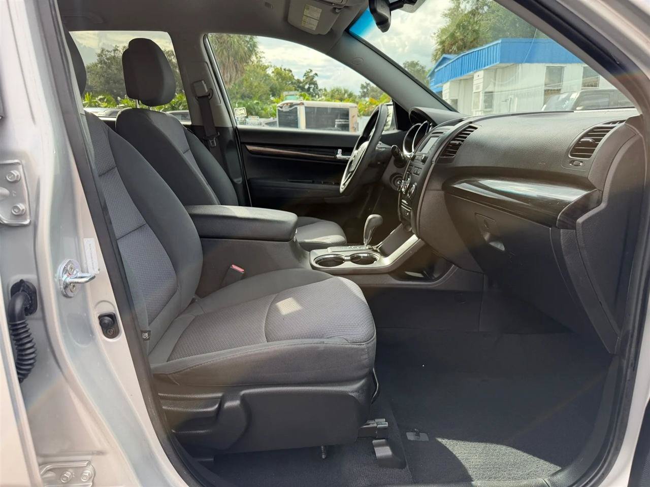 Used 2013 Kia Sorento LX FWD image 30