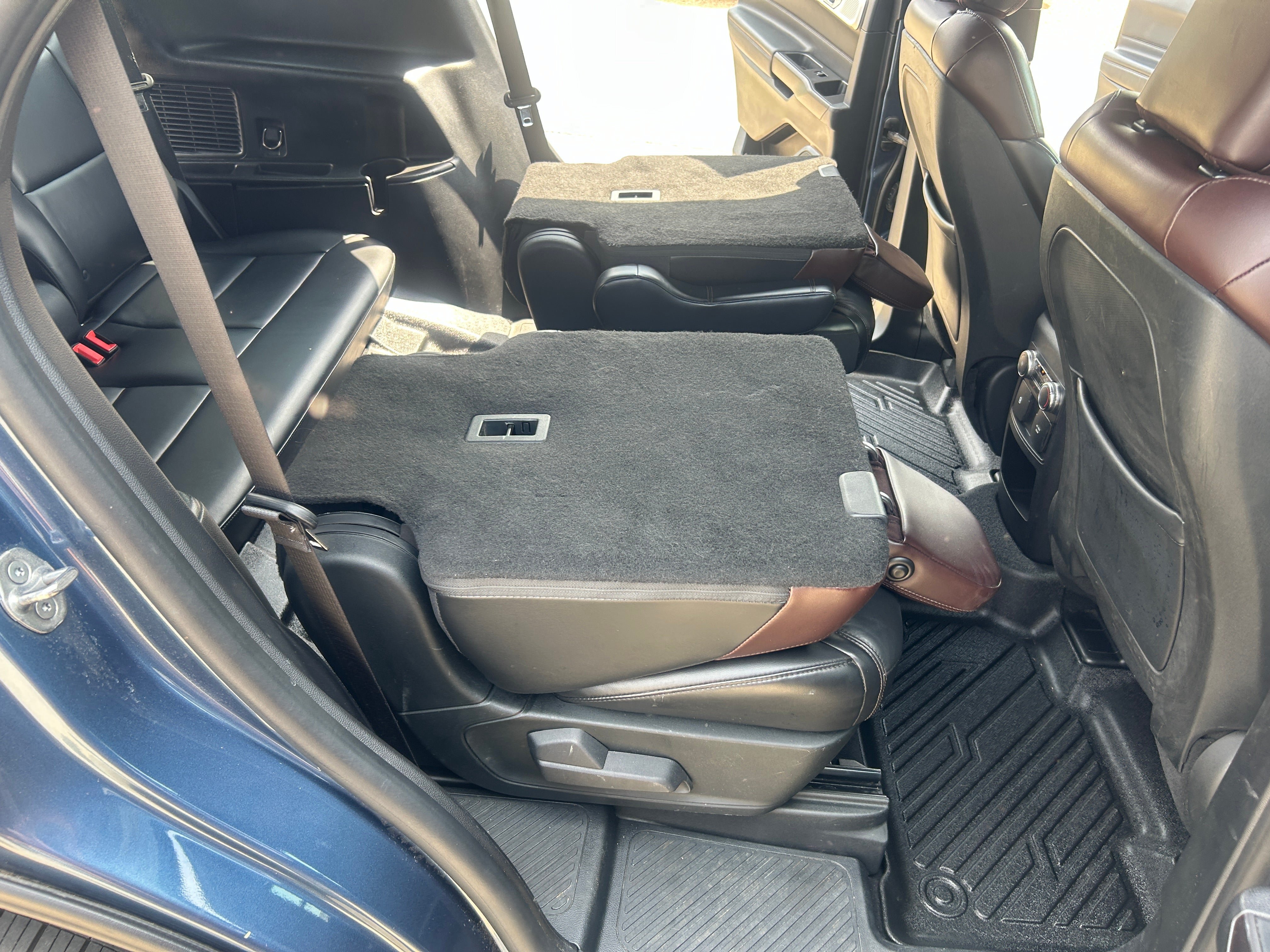 Used 2020 Ford Explorer Platinum w/ Premium Technology Package AWD/4WD image 36