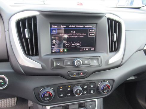 Used 2023 GMC Terrain SLE w/ Driver Convenience Package image 21