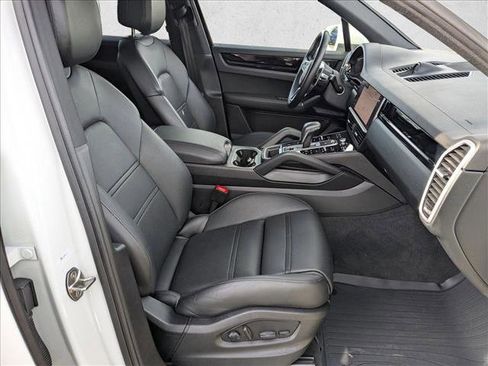 Used 2022 Porsche Cayenne image 23